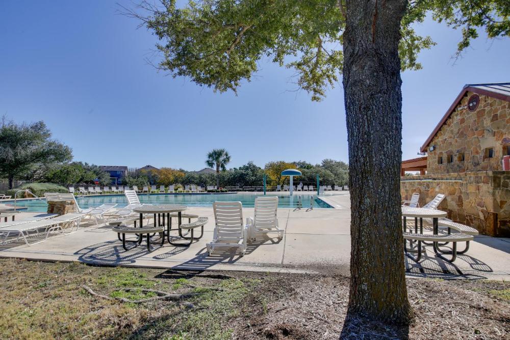 4 Mi to TPC San Antonio Cozy Getaway with Deck!